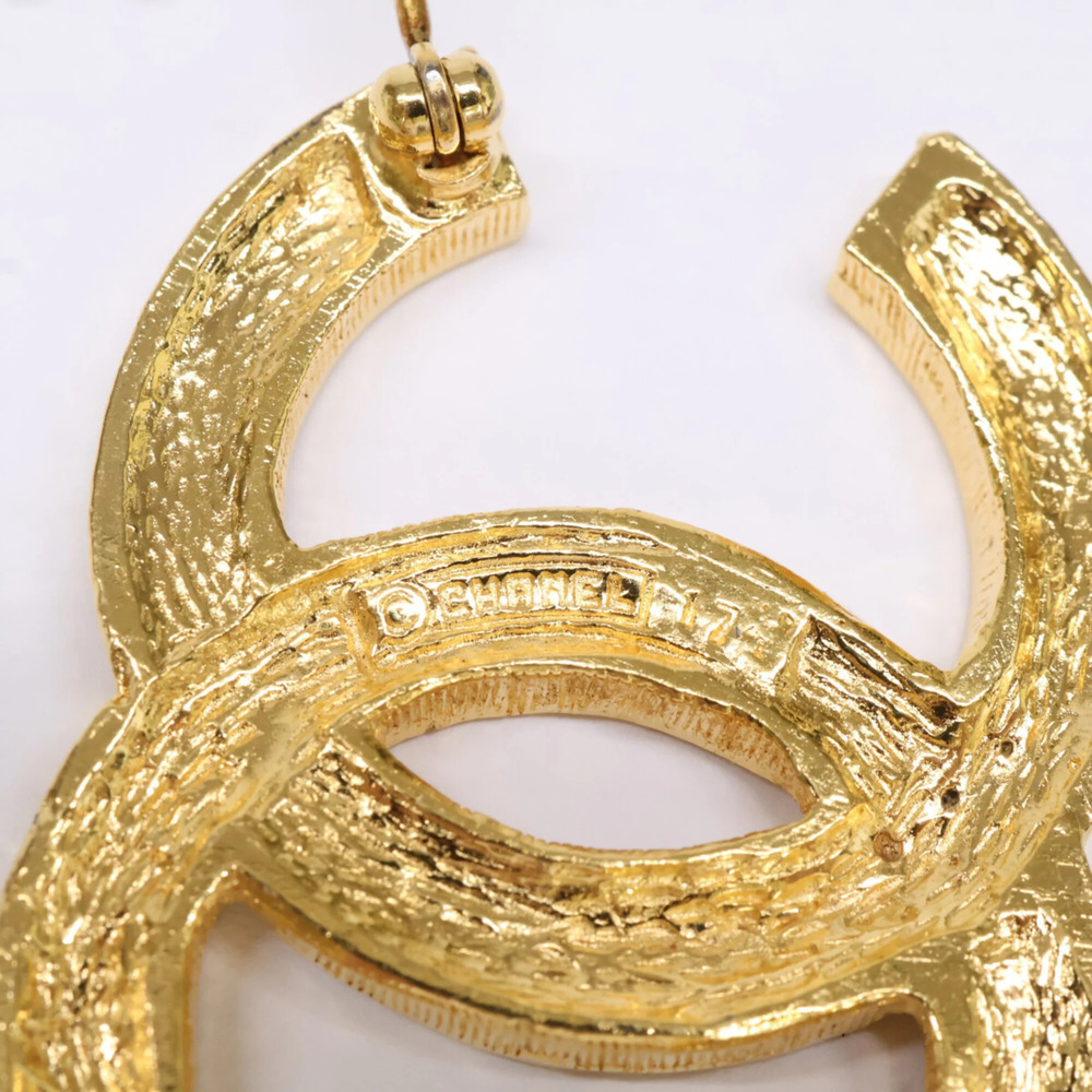 CHANEL Vintage Gold Logo Brooch - Picture 8 of 9